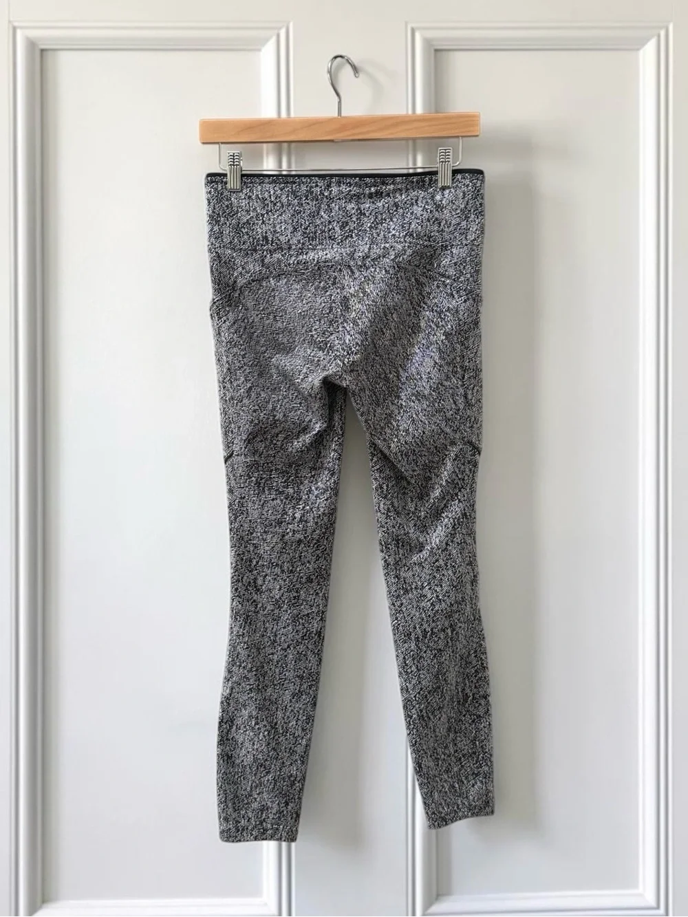 Lululemon Women’s Black Gray White Leggings w Side Pocket! Size 6